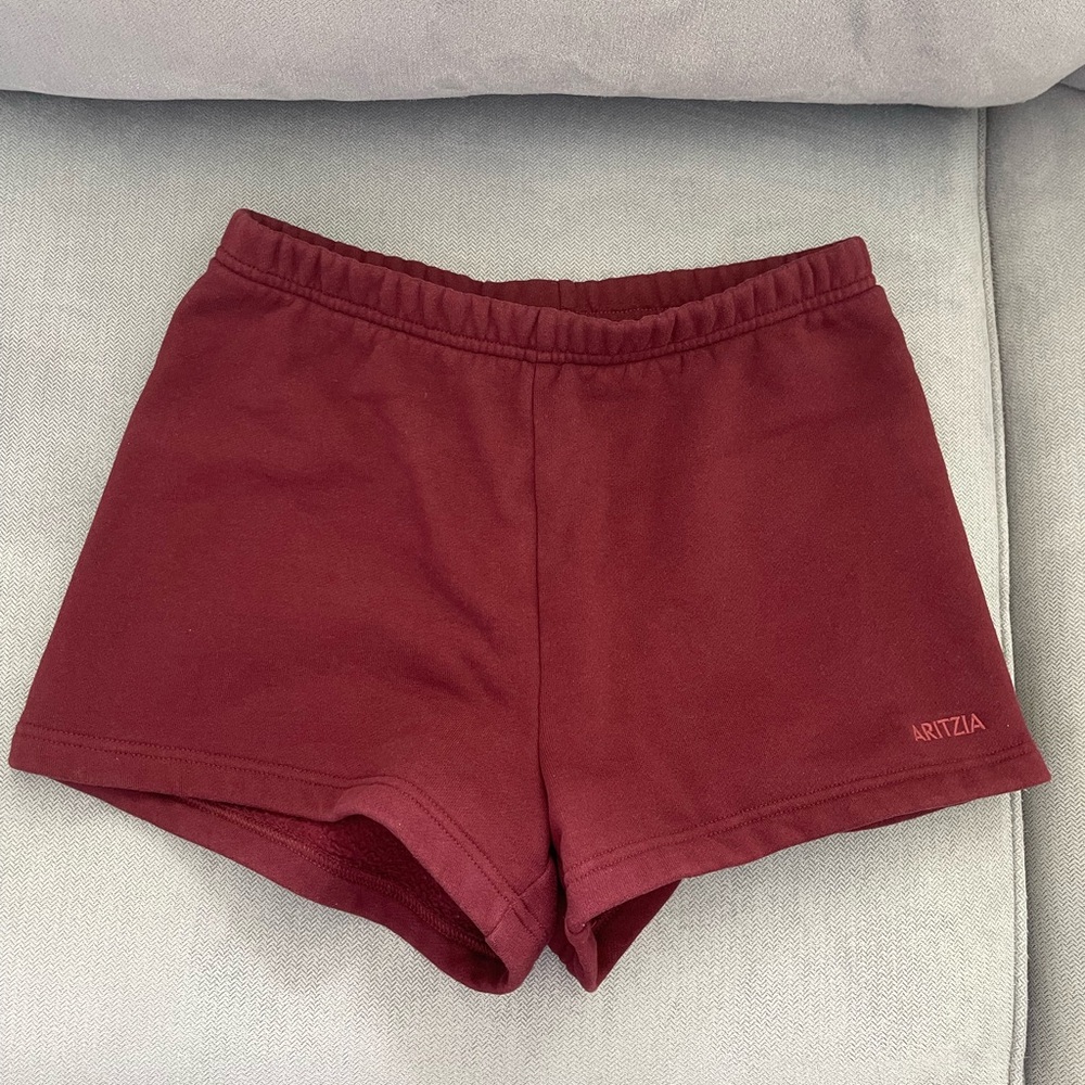Aritzia Cozy Sweatfleece Perfect Fit Shorts size small in Burgundy